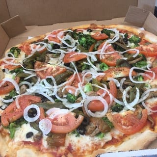 Vegetarian Pizza with White Sauce